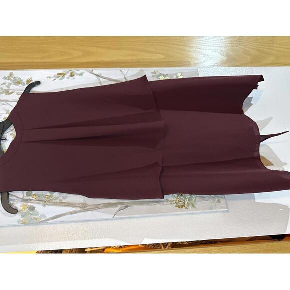 White House Black Market Sleeveless Blouse in Burgundy LP - Picture 8 of 9